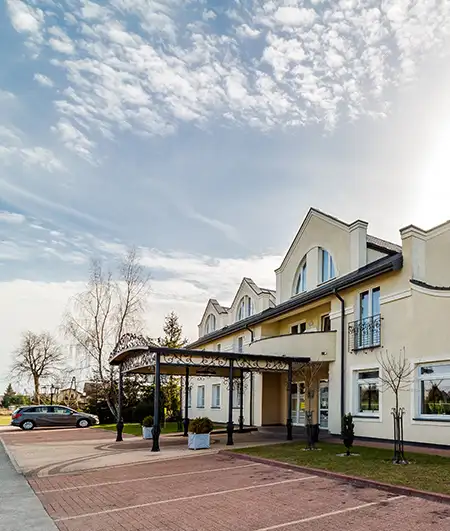 Autostāvvieta pie Hotel Lotos